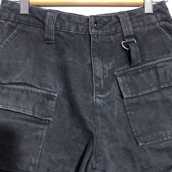 HOT TOPIC | Women’s Black High Waisted Asymmetrical Flap Pockets Shorts size 5 - Picture 5 of 11
